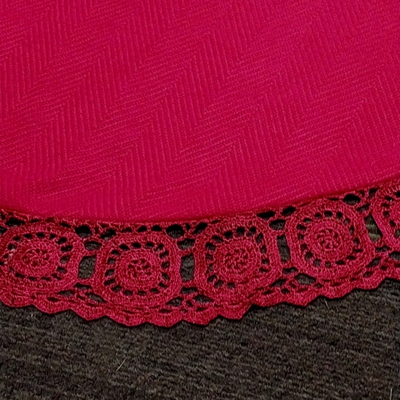 Red Christmas Tree Skirt with Lace Trim - Picture 1 of 5